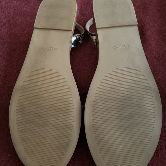 ⚡FREE⚡ LAST CHANCE⚡2/$15 Aldo sandals - Picture 4 of 4